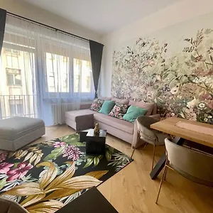 https://brand-new-design-apartment-holln3bedr2bathr.inbudapesthotels.com